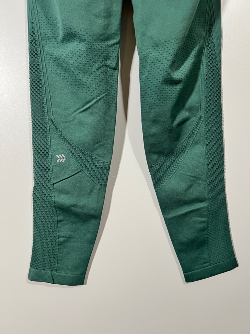 Target Seamless Leggings in Green with cutouts Size Large - Picture 7 of 7